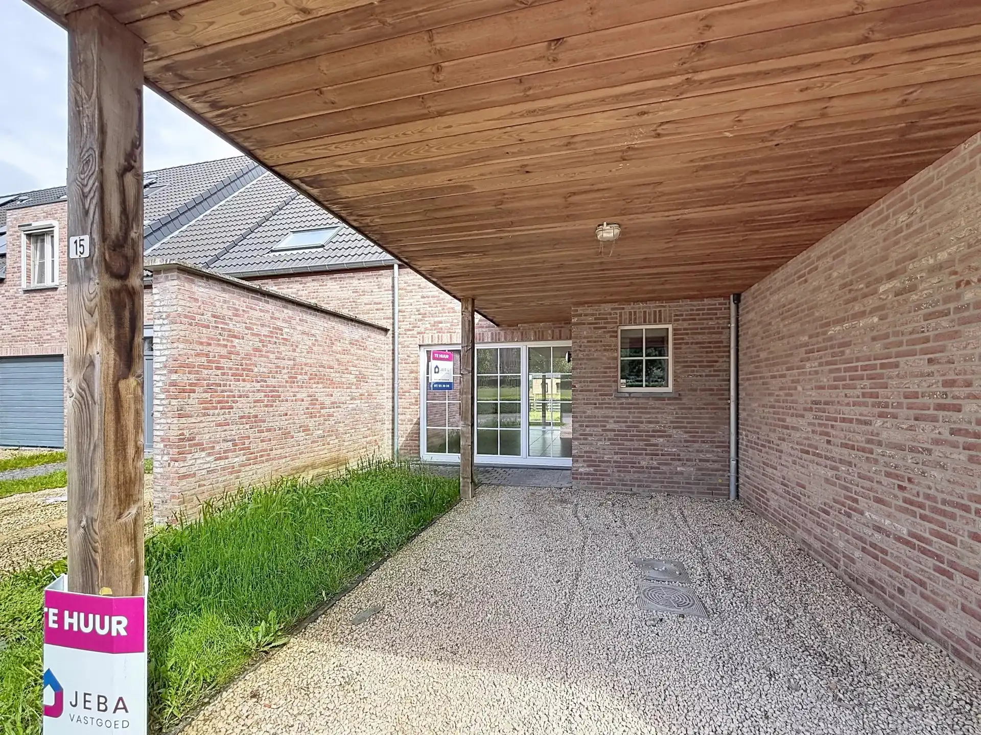 Gezellige woning met 2 grote slaapkamers, tuin en carport foto 27