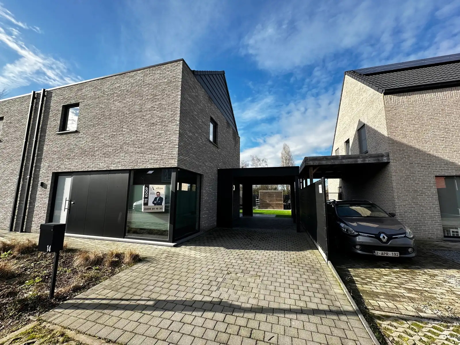 Energiezuinige recente woning in doodlopende straat te Eeklo foto {{pictureIndex}}
