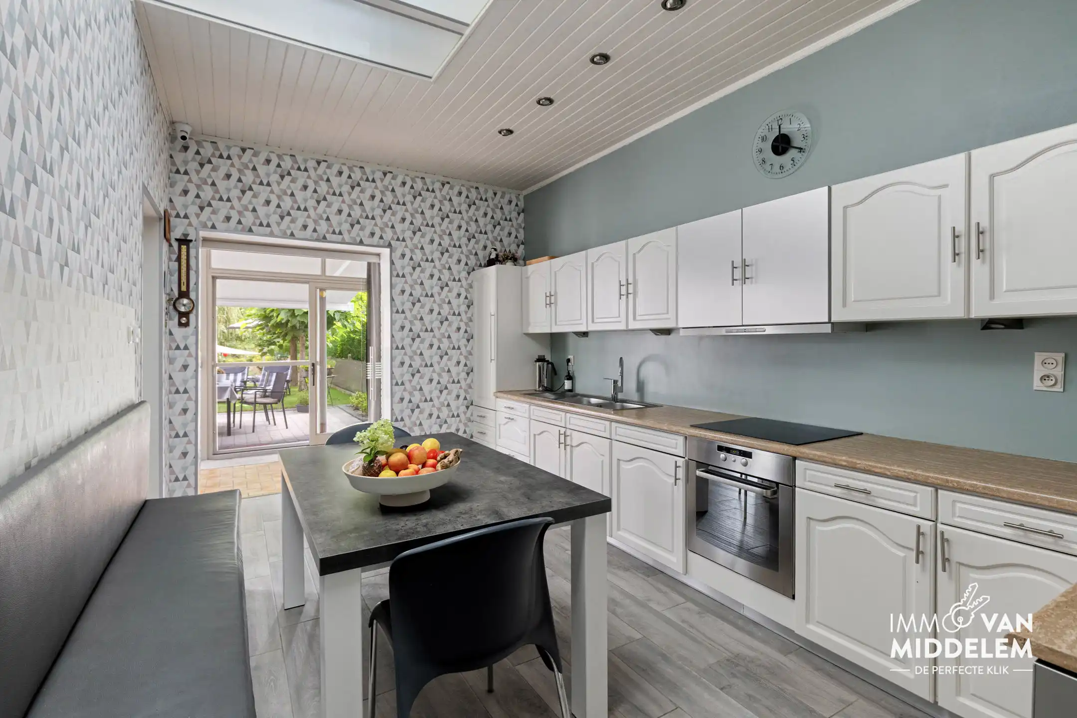 RUIME BUNGALOW MET 4 SLAAPKAMERS, GARAGE EN TUIN foto 7