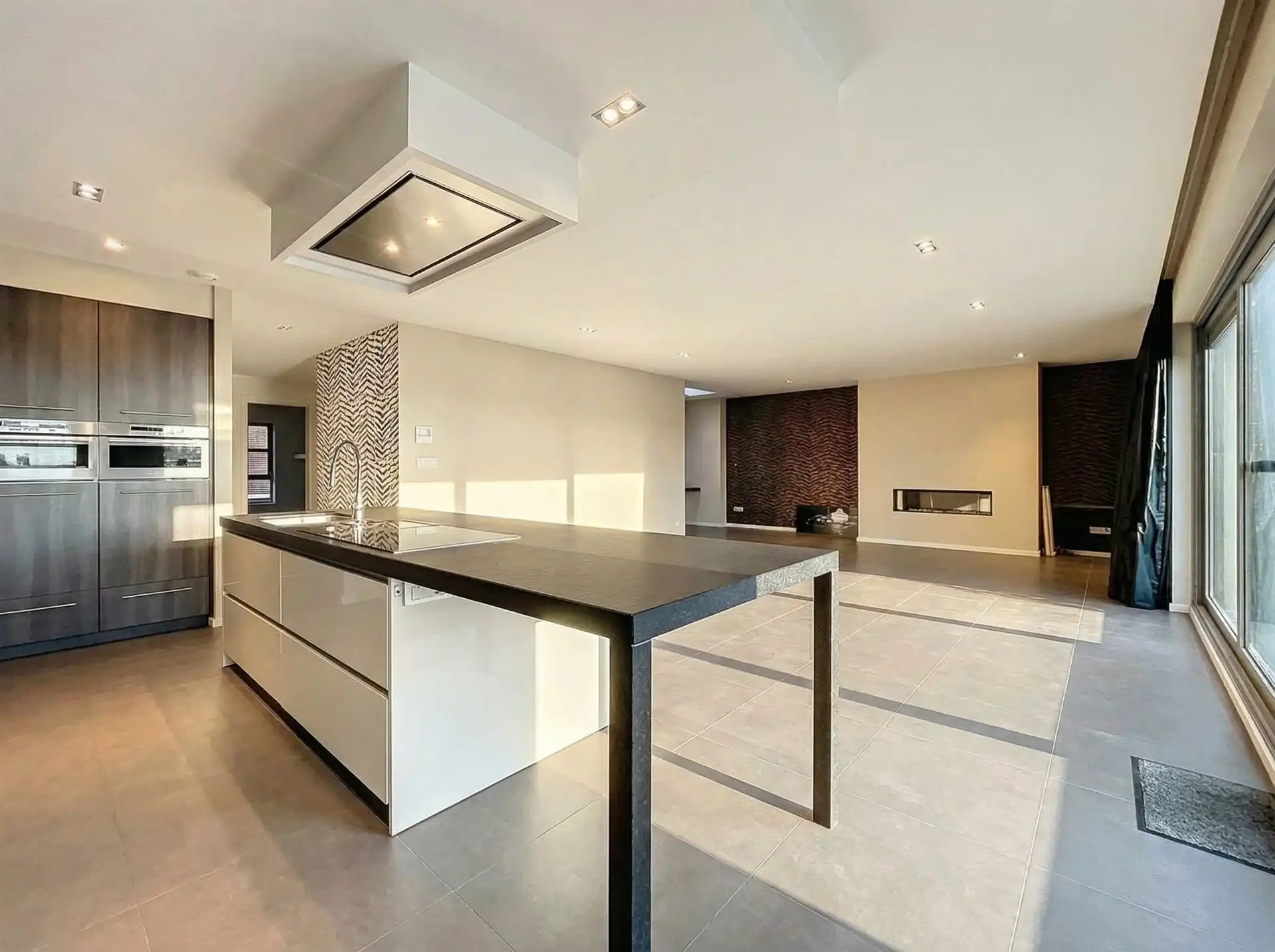 Luxueus dakappartement met 3 slaapkamers en garagebox! foto {{pictureIndex}}