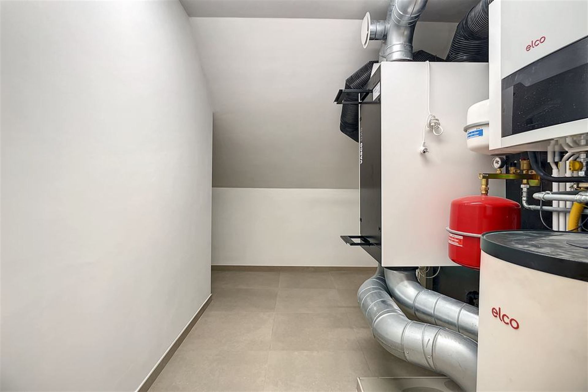 Moderne villa met 5 slaapkamers foto 28