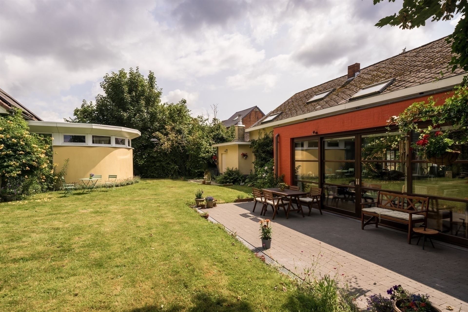 Ruime villa met extra woonhuis/praktijk op 4853m²! foto 4