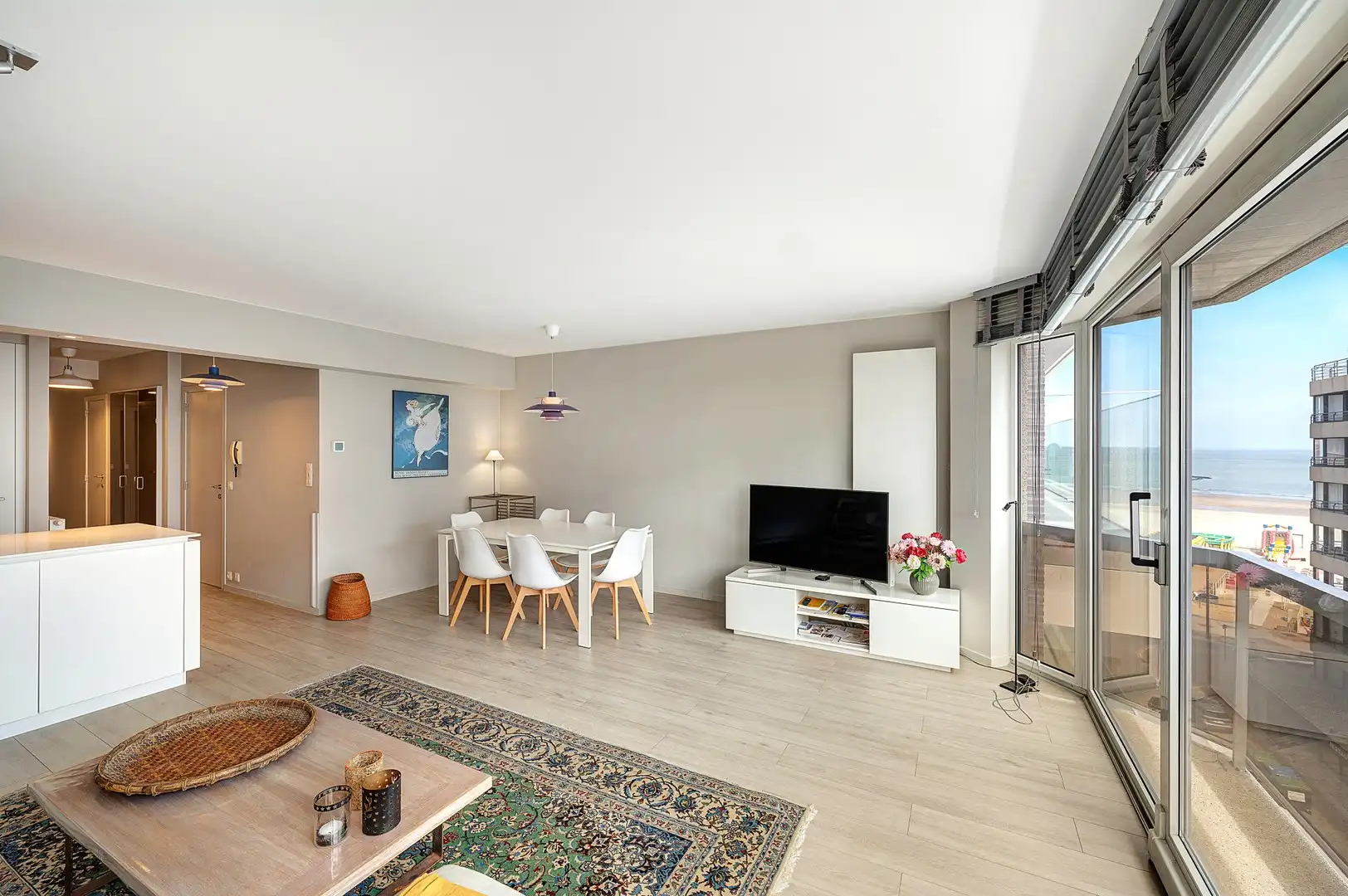Appartement met twee slaapkamers en prachtig zijdelings zeezicht. foto 4