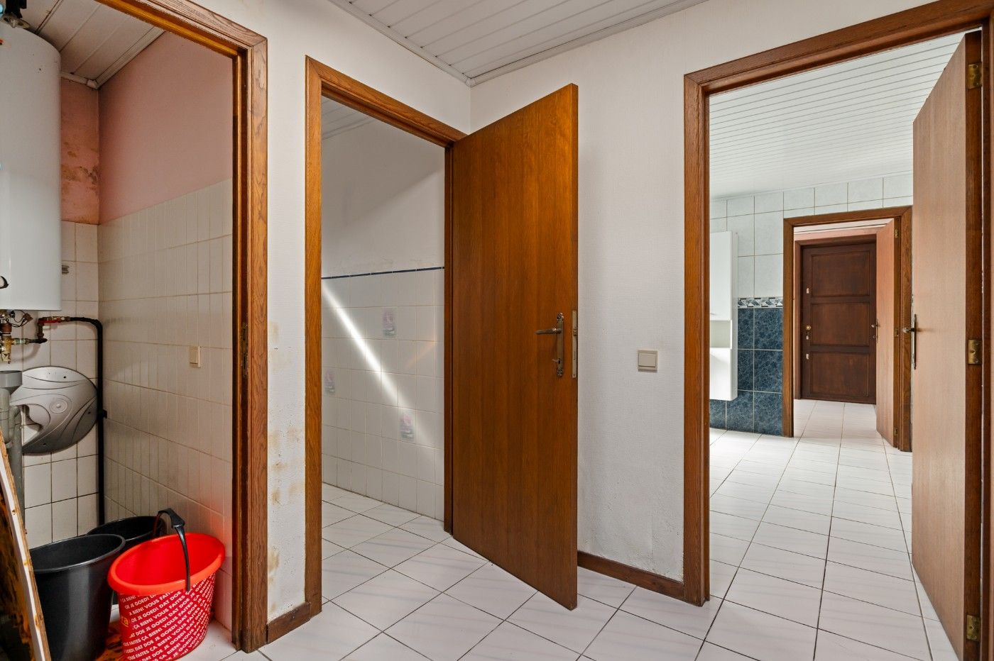 Te renoveren, vrijstaande woning met 2 slpk., oprit en diepe tuin foto 12