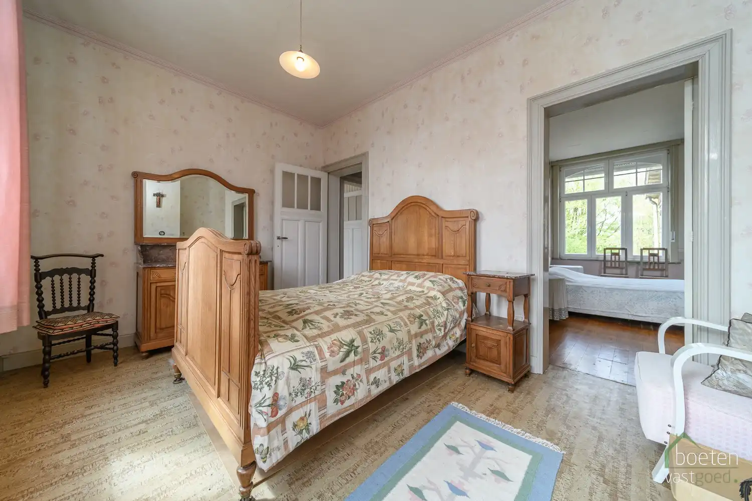 ALVERINGEM: Karaktervolle herenwoning uit het interbellum (jaren 30) met authentieke geveldetails en een warm landelijk interieur op 3.253 m² totale grondopp. foto 19