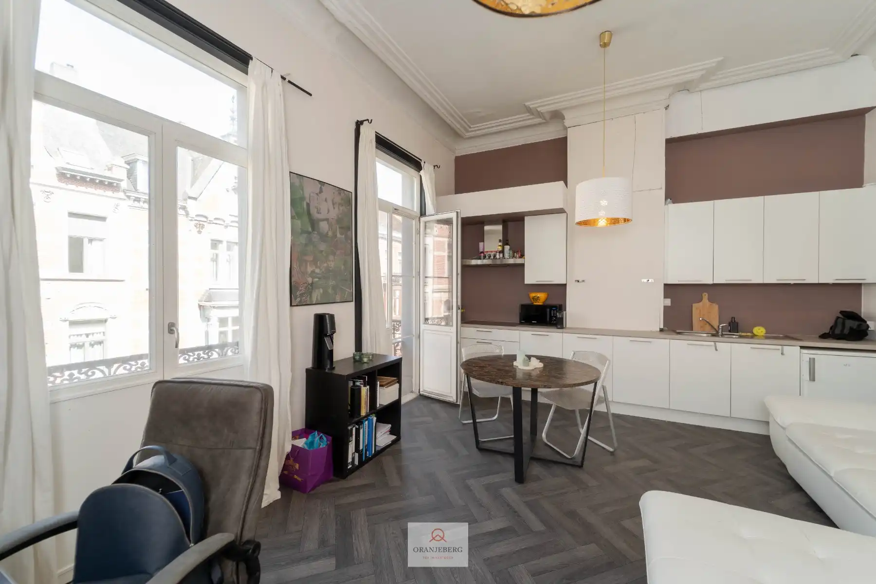 Charmant appartement in hartje stad met balkon foto 3