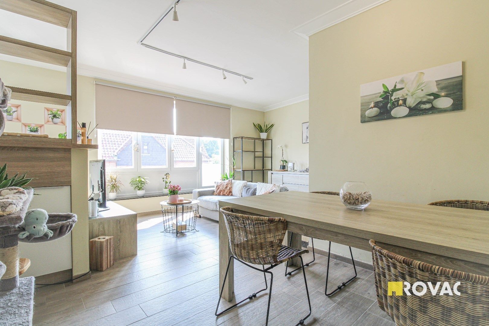 Volledig gerenoveerd en gemeubeld appartement met garage! foto 2