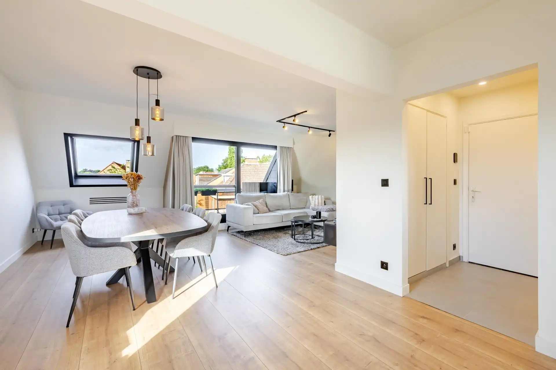 Prachtig gerenoveerd appartement in de dorpskern! foto 8