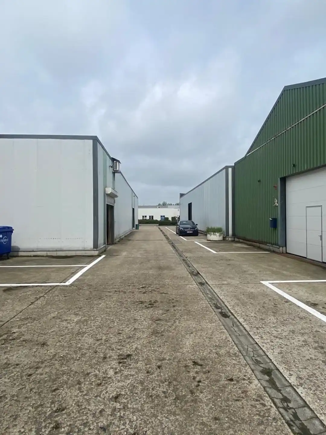 Magazijn met Kantoor en Showroom/Winkelruimte op zichtlocatie foto 9