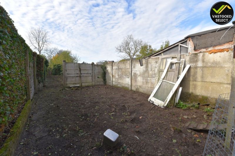 Te koop: Te renoveren kangeroewonen met 4 slaapkamers, badkamer en garage in het centrum van Maldegem – 376 m² perceel foto 12