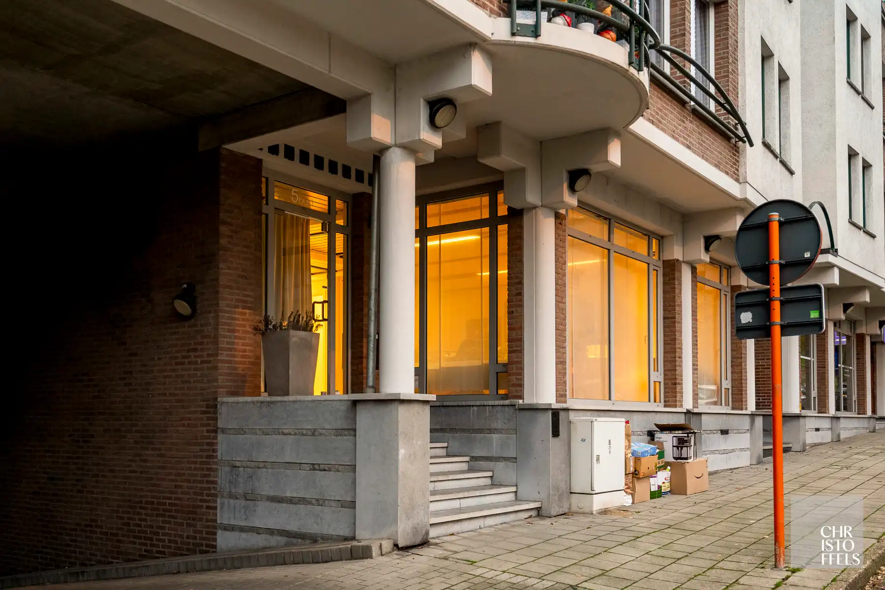 Stijlvolle kantoorruimte op uitstekende ligging in Genk centrum foto 3