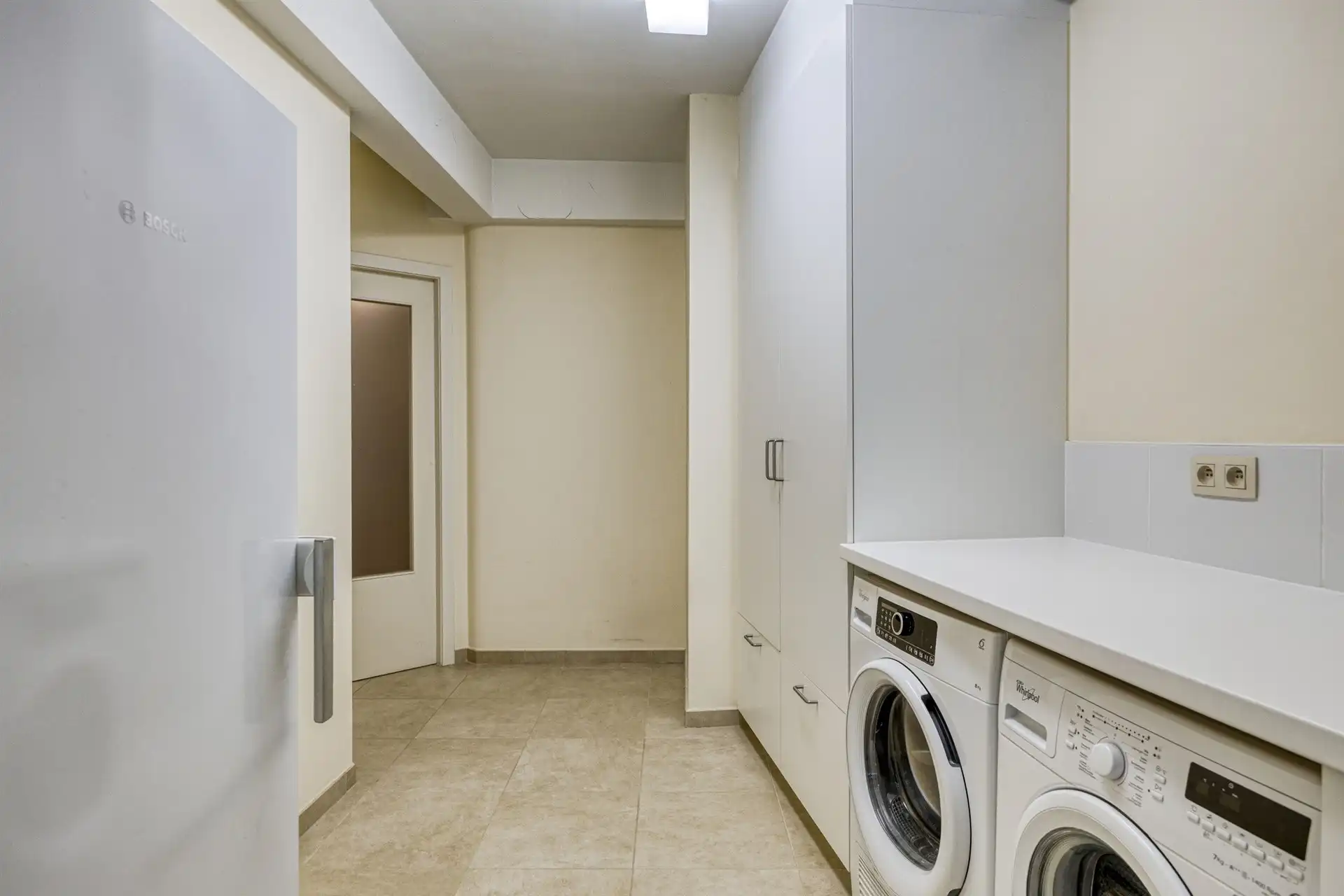 Appartement te koop met 2 slpkmrs en terras in Berchem!  foto 14