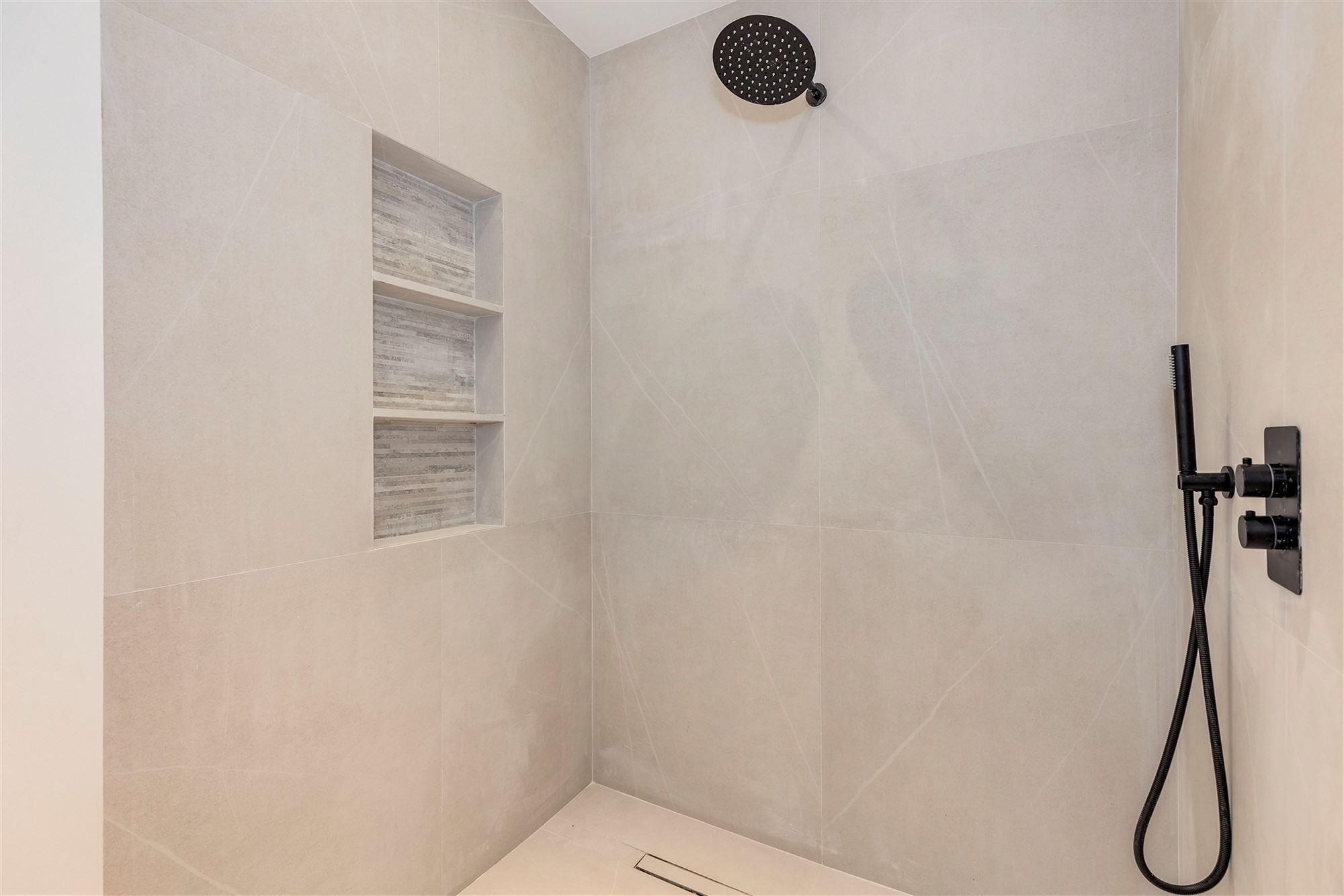 Super-de-luxe gerenoveerd appartement te Mortsel - 2 slk + zuidterras foto 13