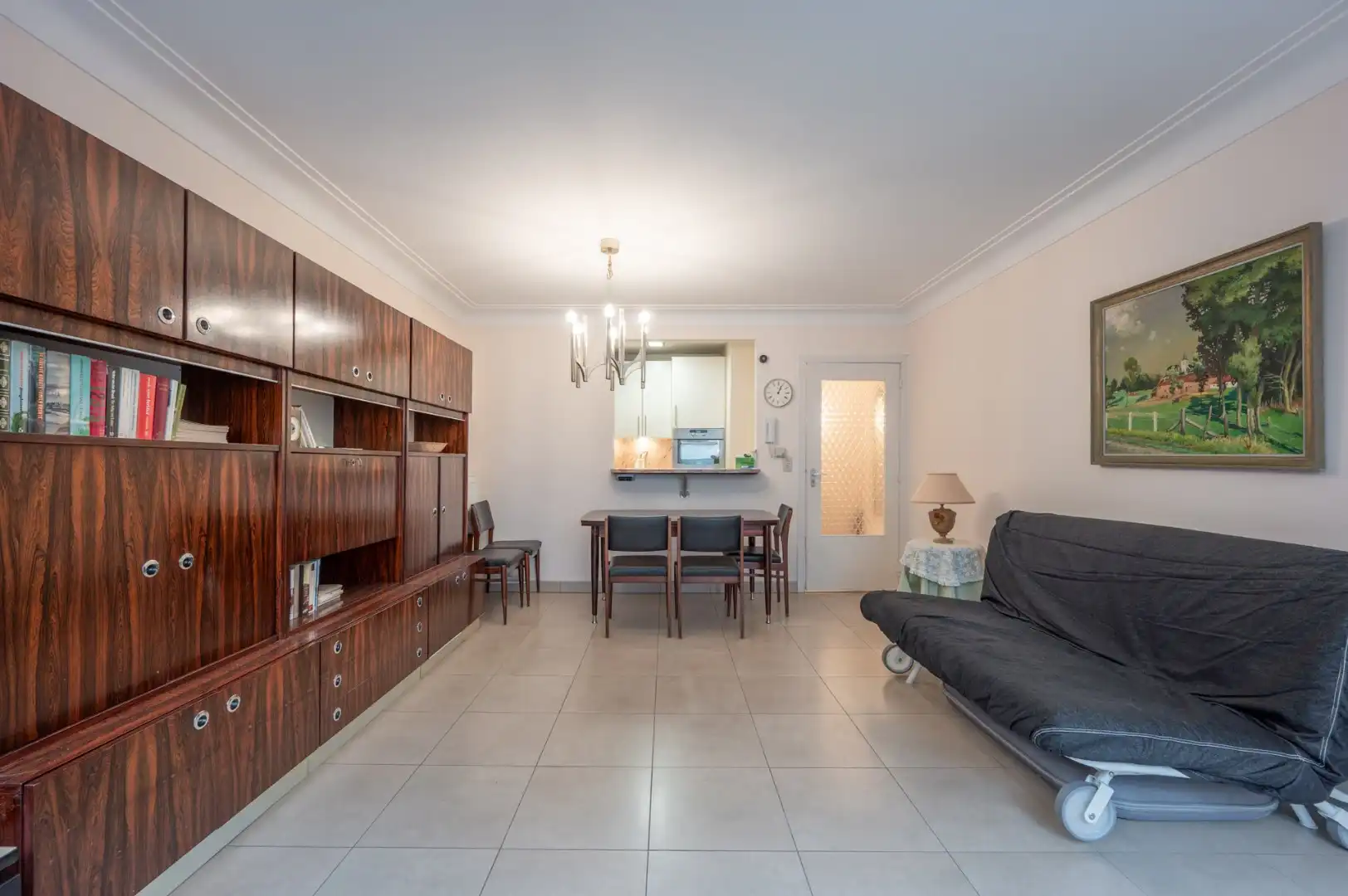 Op te frissen appartement gelegen in residentie op hoek Ieperstraat-Kustlaan, op 50 m van de Zeedijk en nabij het Driehoeksplein. foto 5