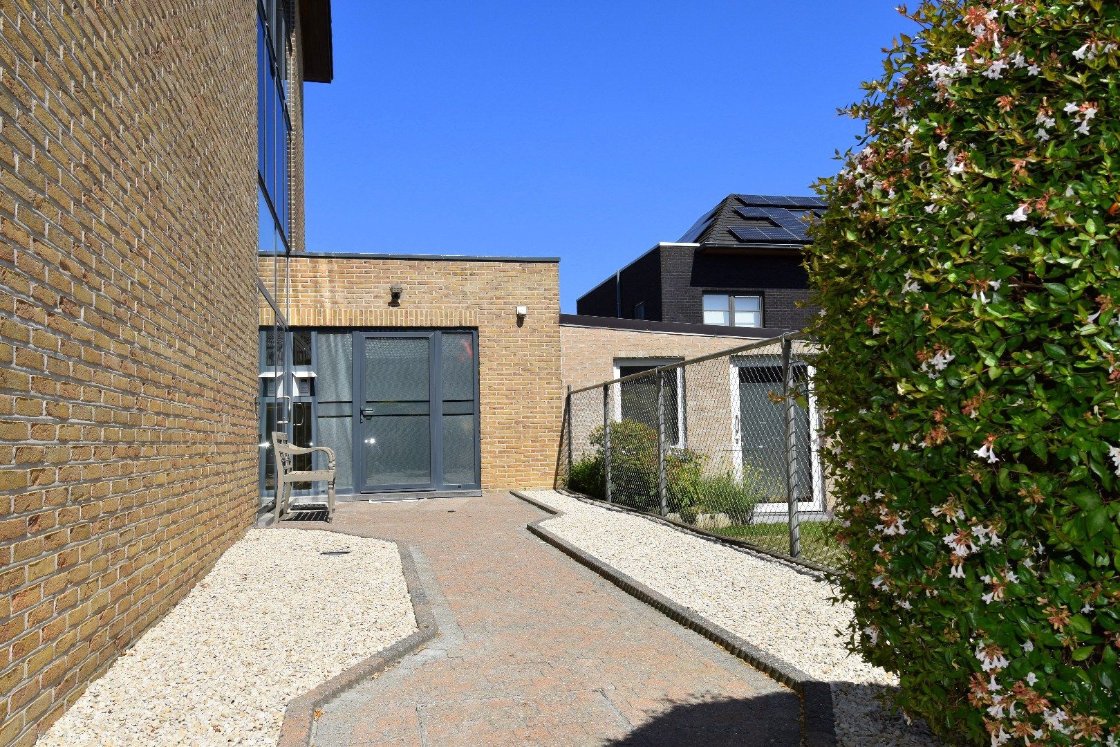 Instapklare villa met 5 slaapkamers én grote handelsruimte te koop in Gullegem foto 23