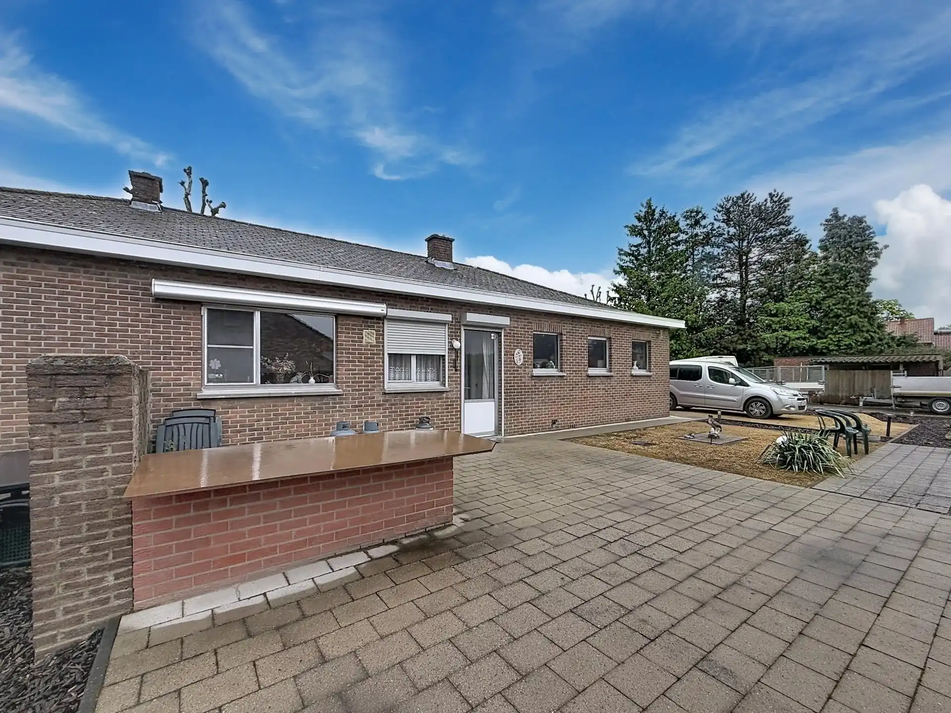 Te renoveren gelijkvloerse woning met 3 slaapkamers op een ruim perceel. foto 16