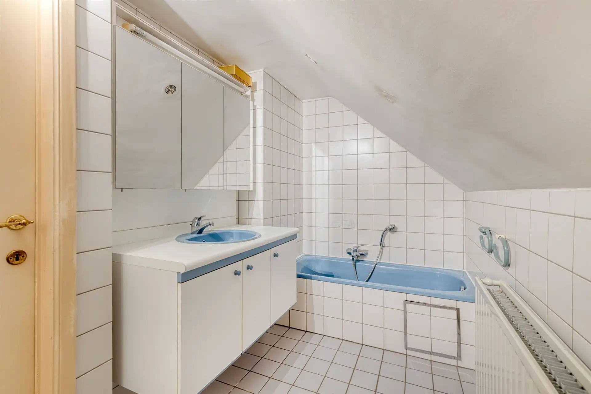 Open bebouwing met 5 (mog. 7) slaapkamers, tuin en garage foto 21