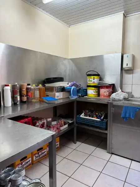 Handelspand met woonst op een strategische ligging. foto 10