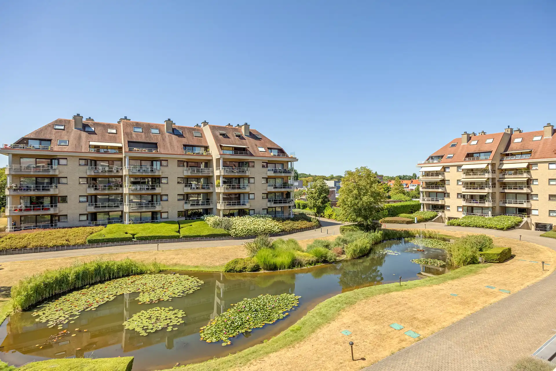Uniek parkappartement met 2 terrassen te koop in Wilrijk foto {{pictureIndex}}