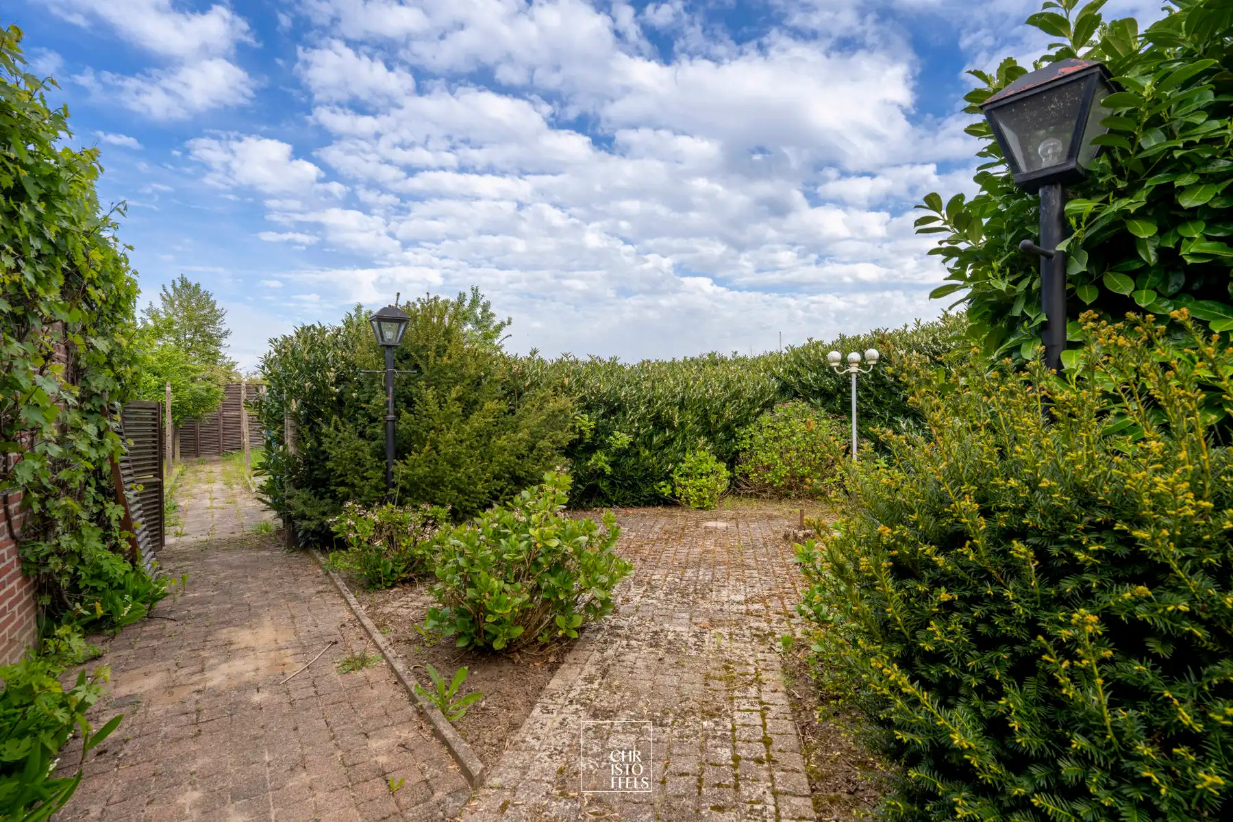 Te renoveren woning (199m²) in een rustige woonomgeving te Lanaken! foto 18