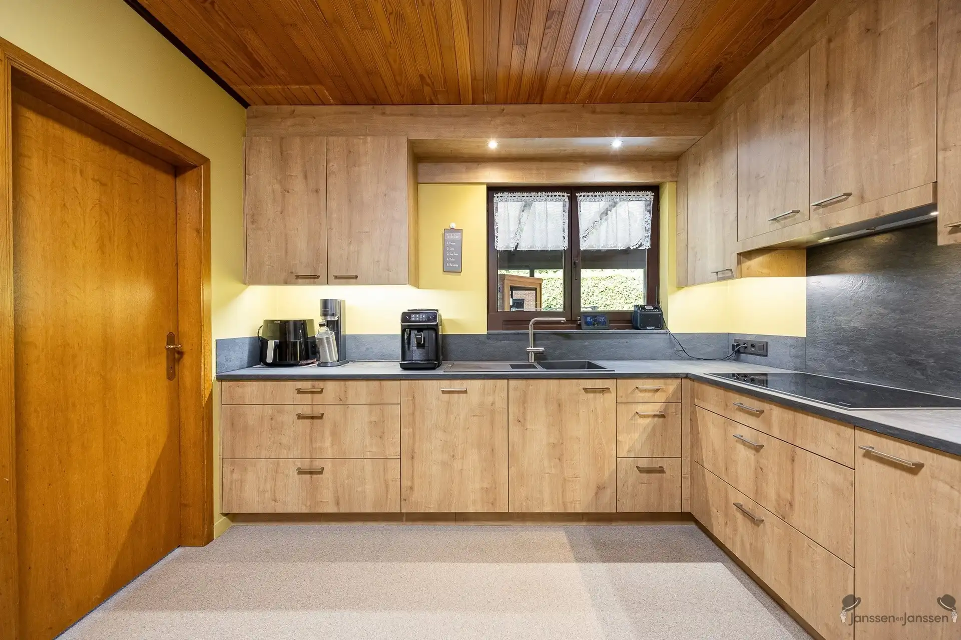 Ruime villa met magazijn op 1.650 m² in Kapellen foto 8