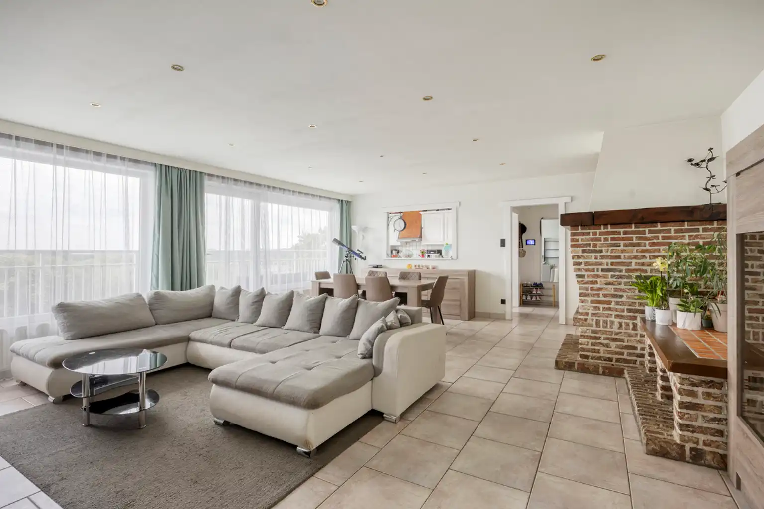 Volledig gerenoveerd appartement van 83 m² met 2 terrassen foto {{pictureIndex}}
