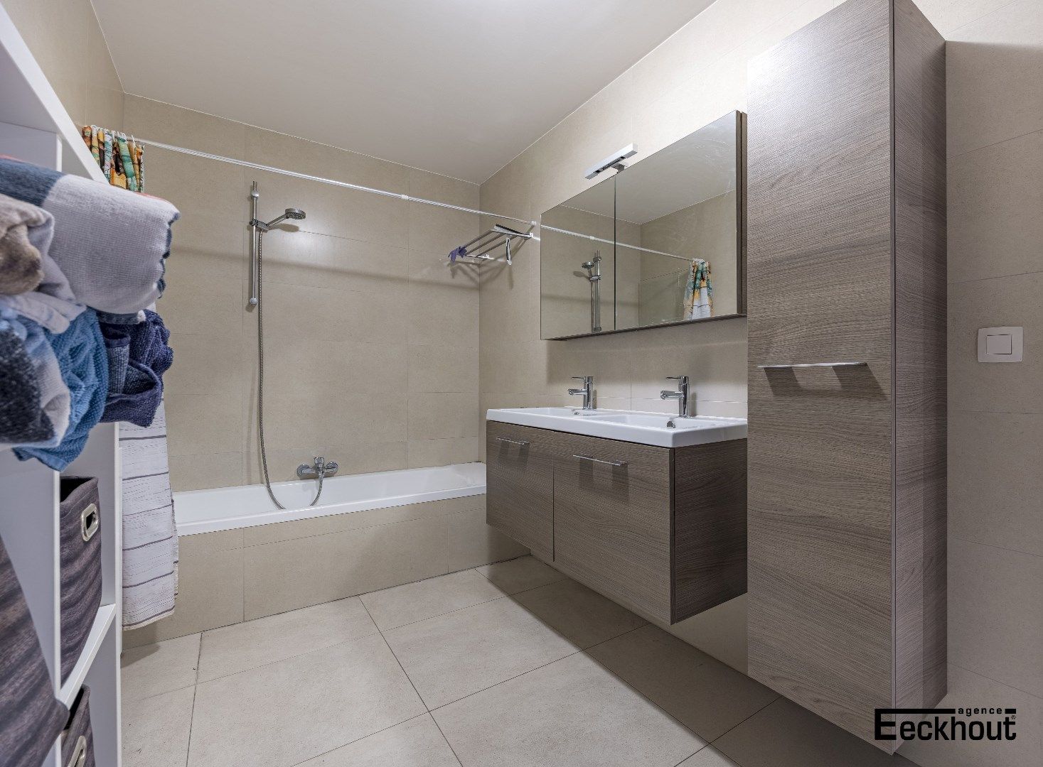 Zeer ruim en modern 3-slaapkamerappartement! foto 15