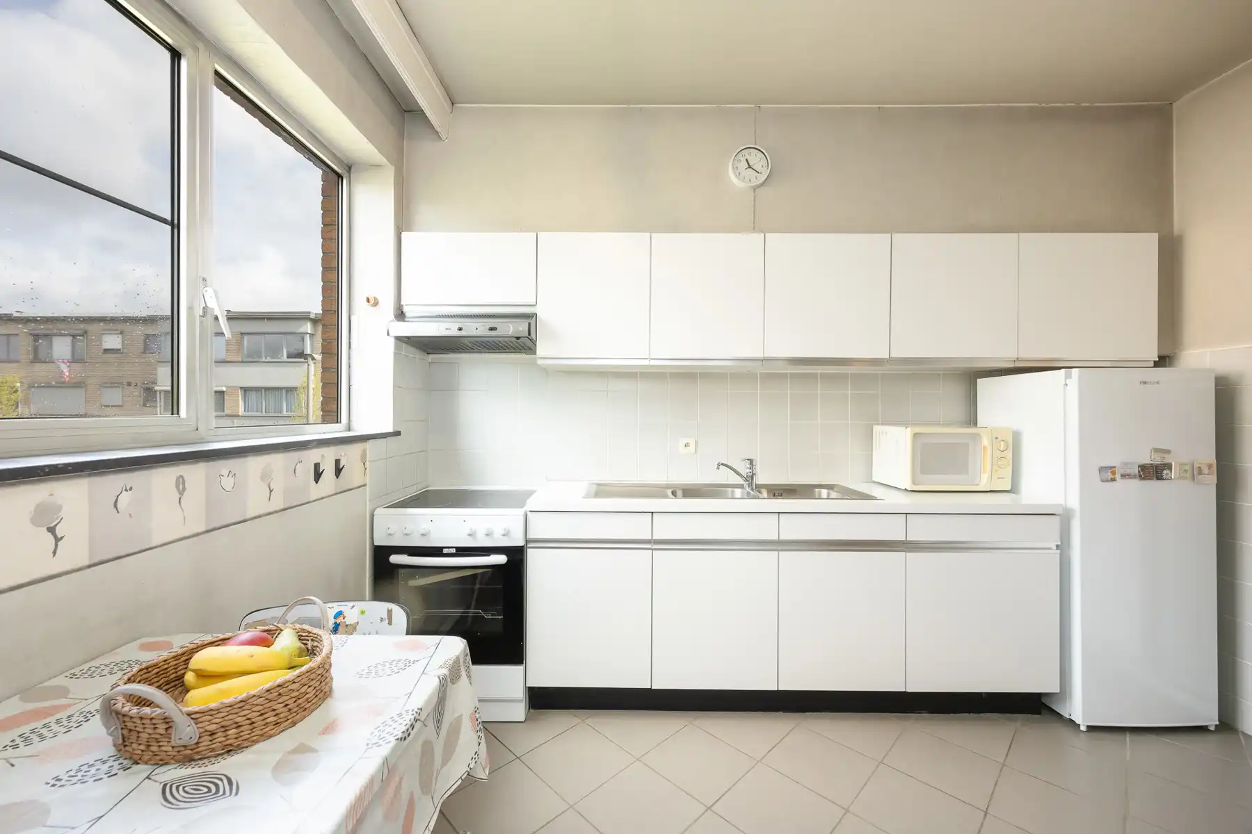 Gezellige halfopen bel-étage met oprit en zonnige tuin in Hoevenen! foto 5