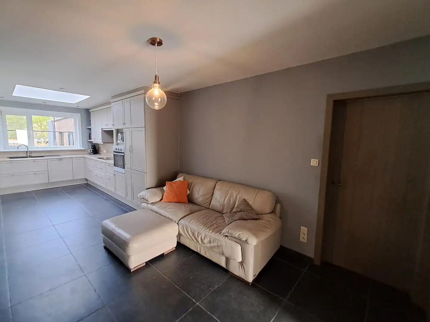 Woning in Sijsele met ruime tuin en grote garage! foto 4