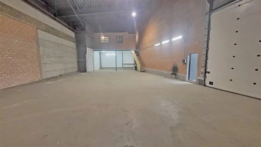 Opslag + kantoor + parking te Deurne foto 8