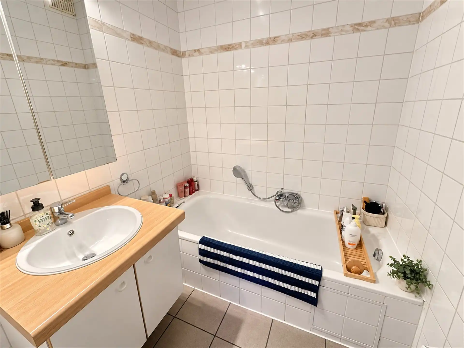 Aangenaam appartement met twee slaapkamers en terras foto 9