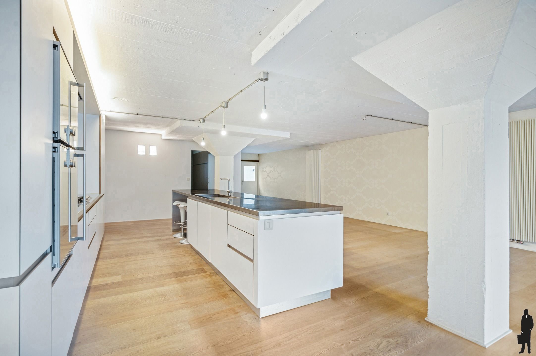 Tot in de puntjes afgewerkte loft (180m²) met terras en parking foto 6