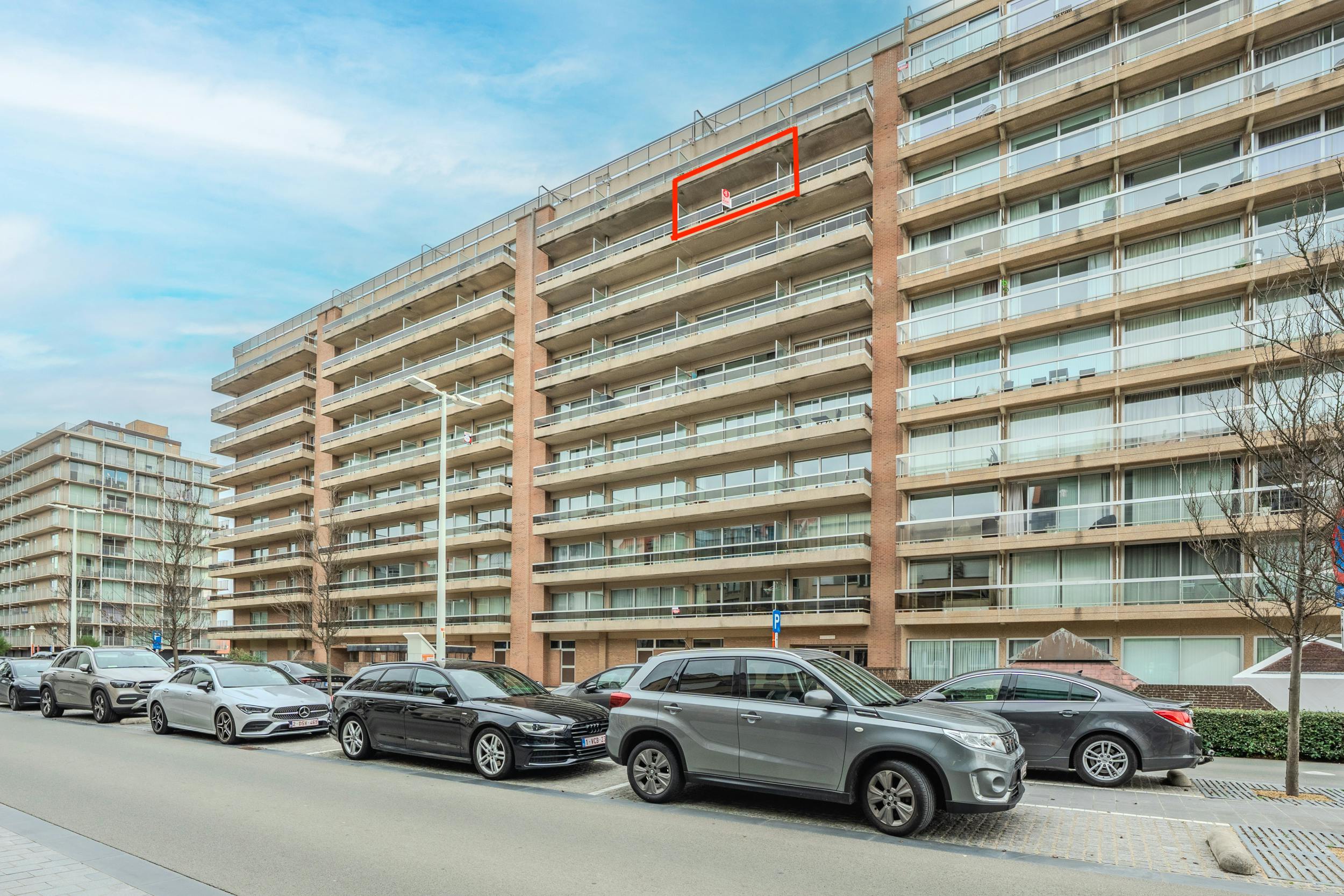 Prachtig gerenoveerde studio met aparte slaapruimte en terras foto 12