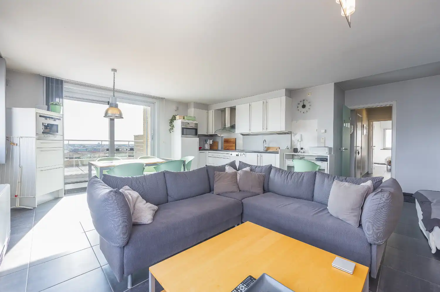 Penthouse op steenworp van het strand met panoramisch zicht foto 4