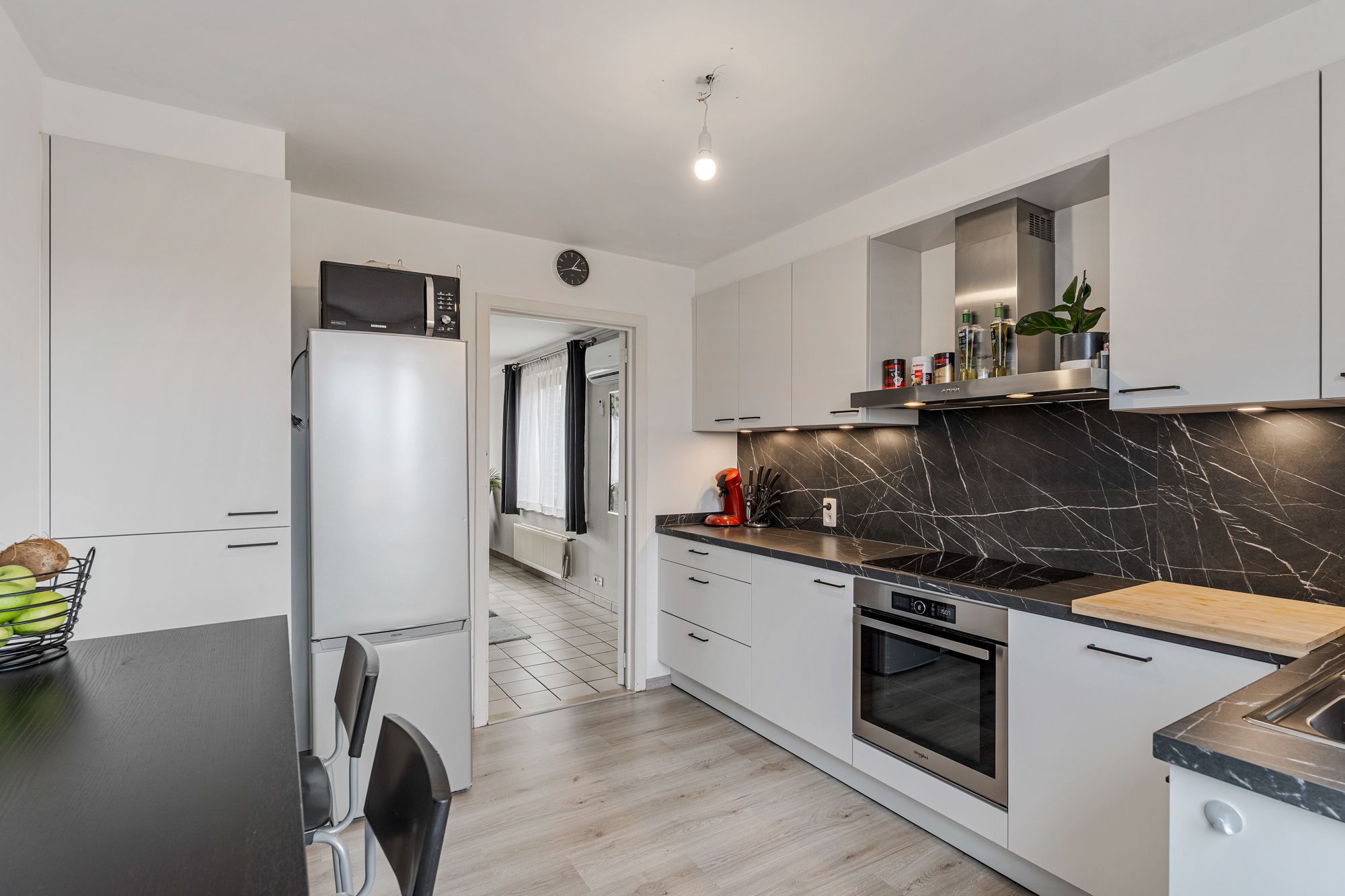 Ruim instapklaar appartement met groot terras en twee slaapkamers! foto 8