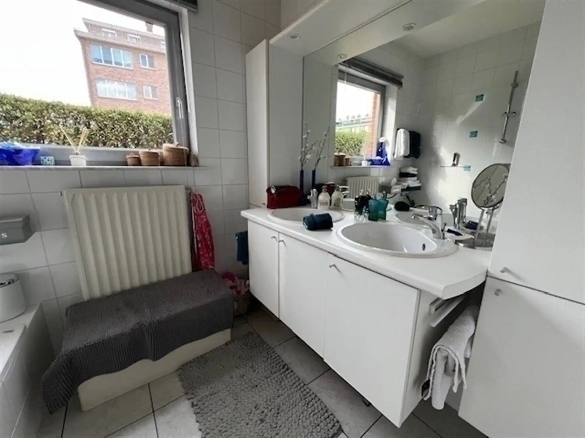 Stijlvol appartement met 2 slaapkamers en grote tuin! foto 8