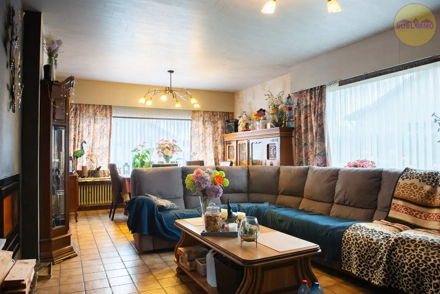 Ruime gelijkvloerse woning met 4 slaapkamers op een perceel van 554m². foto 3