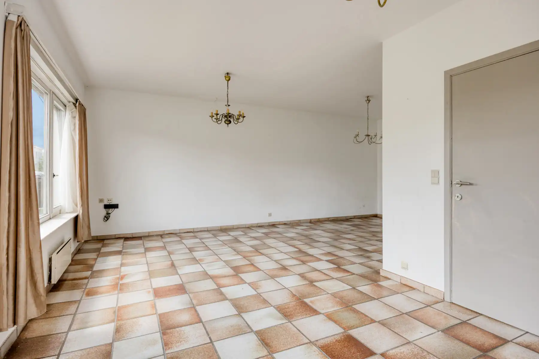 Gezinswoning - 3 slaapkamers, gezellige tuin en ruime oprit foto 4