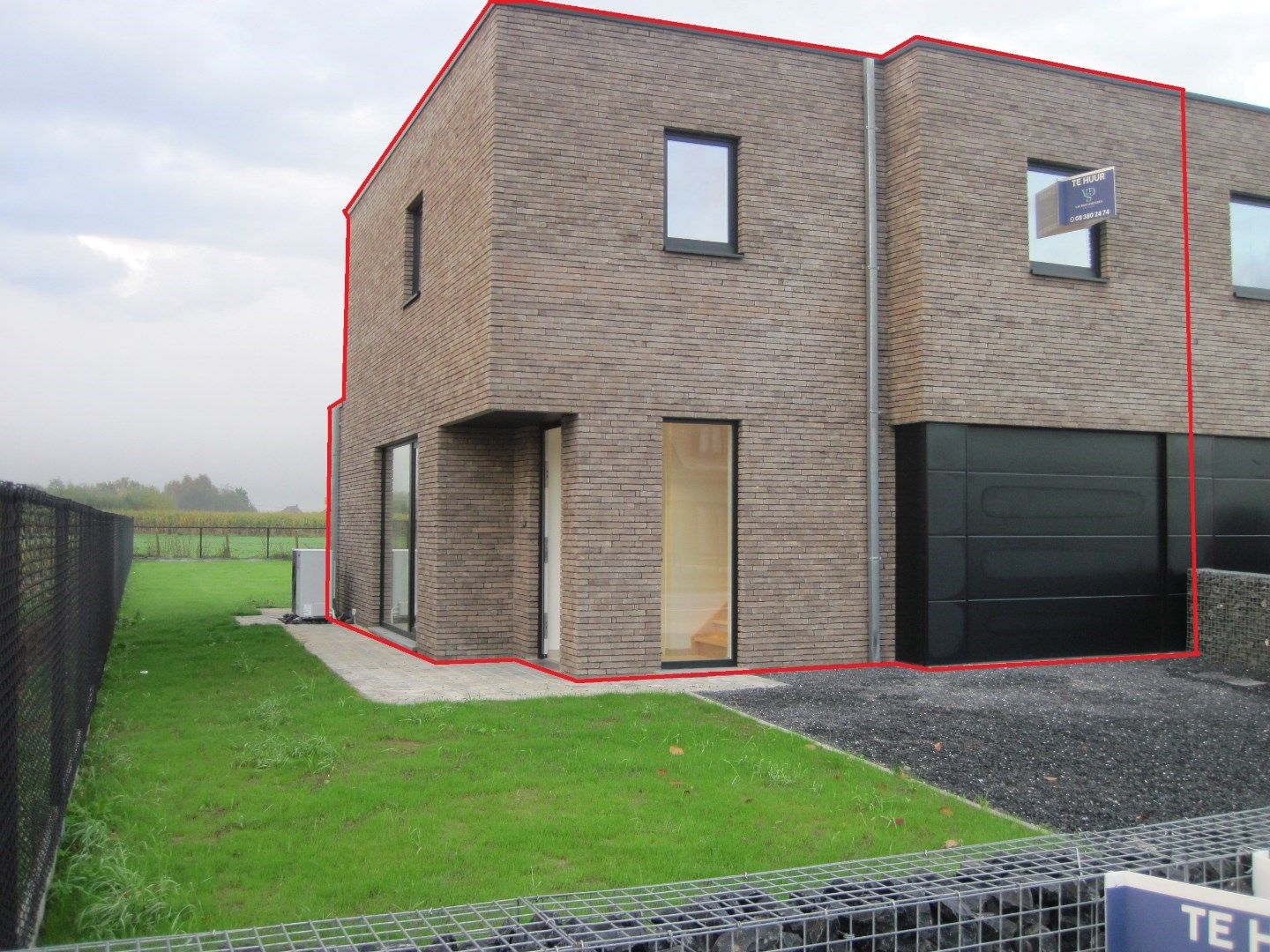 Eigentijdse nieuwbouwwoning foto {{pictureIndex}}