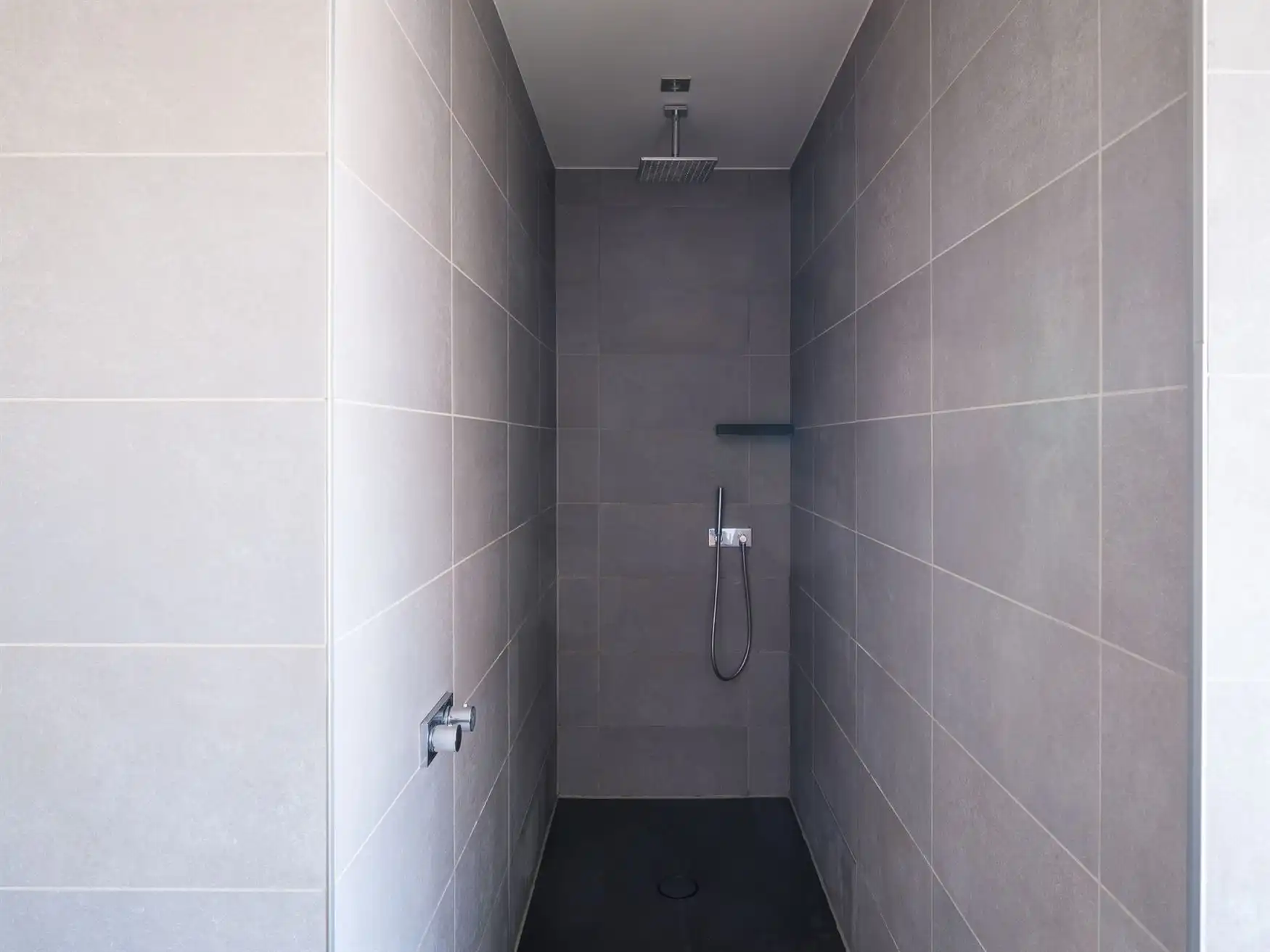 Gezinswoning met vijf slaapkamers en zwembad foto 14