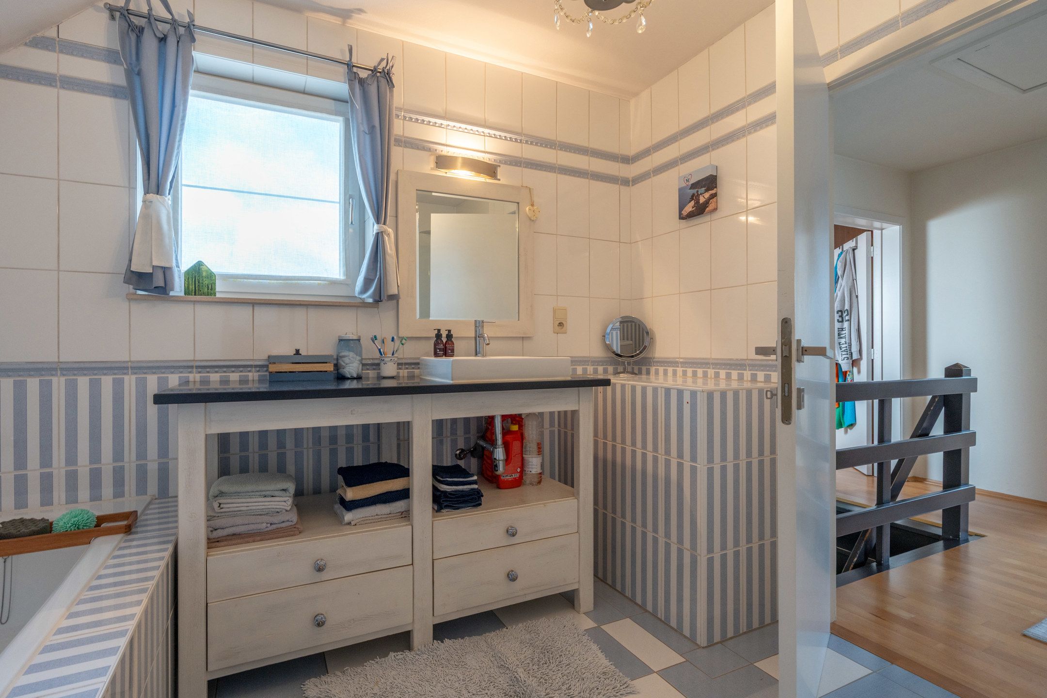 Ruime gezinswoning met 4 slpk's, tuin en garage te Turnhout. foto 26