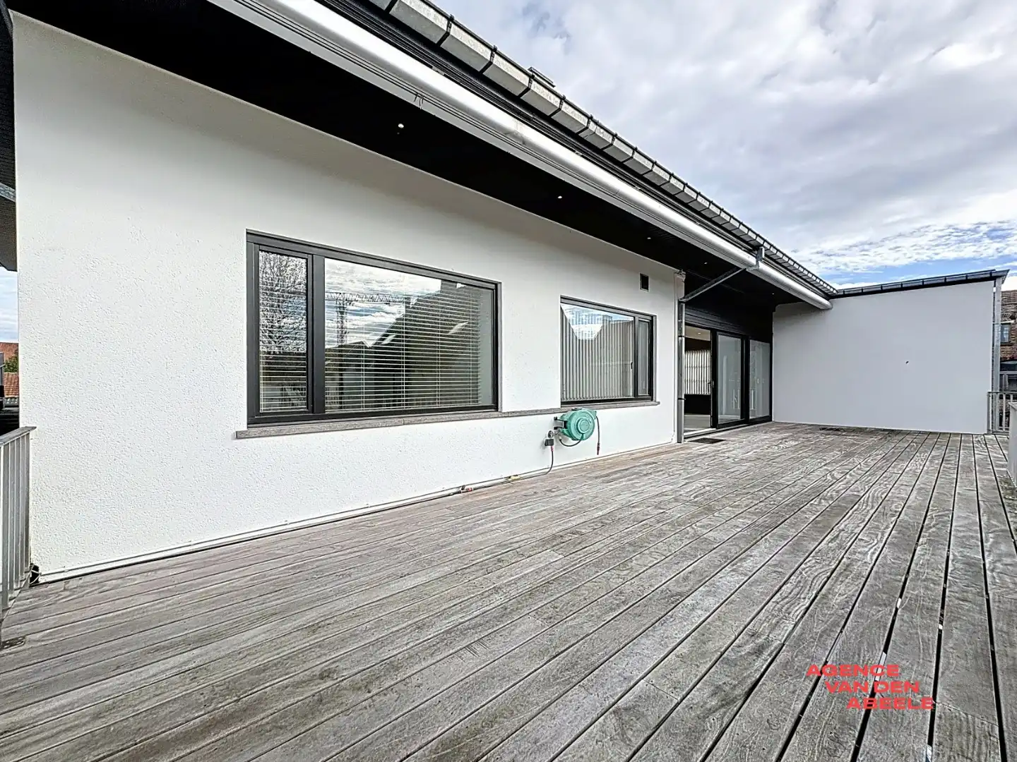 Ruim duplexappartement met 3 slaapkamers en terras foto 8