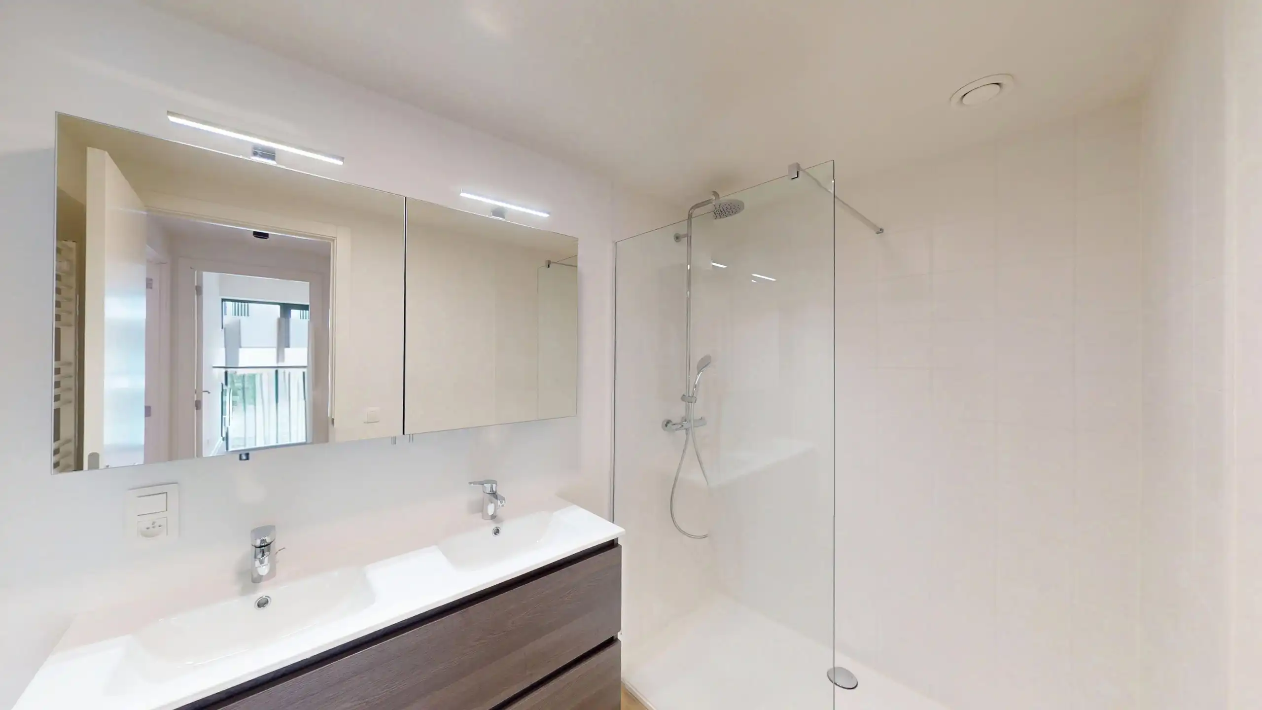 ANTWERPEN - Lichtrijk nieuwbouwappartement met 2 slaapkamers foto 5