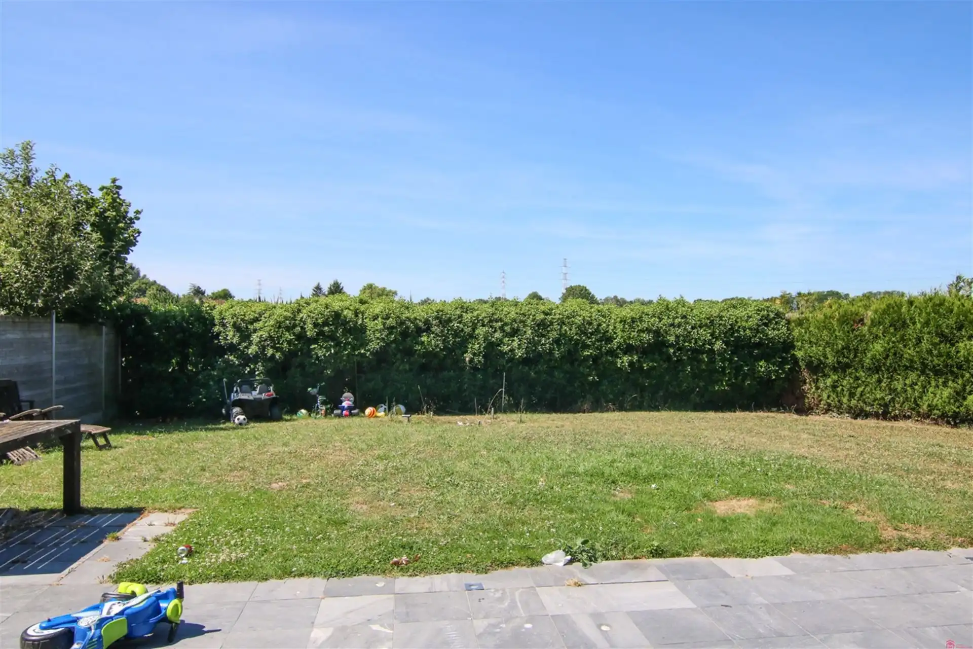 Halfopen woning met in groene wijk foto 13