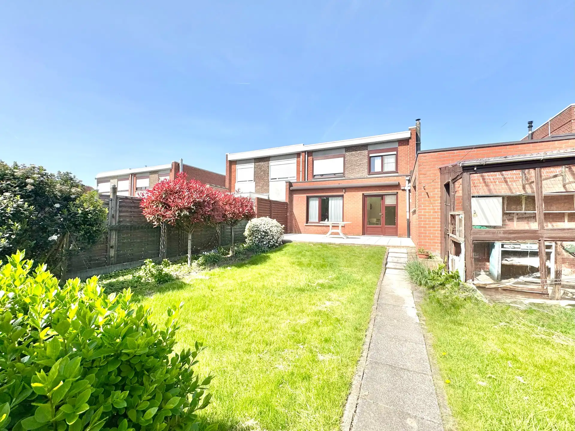 Hoofdfoto van de publicatie: WONING | 3 KAMERS | TUIN | GARAGE | 330 M²