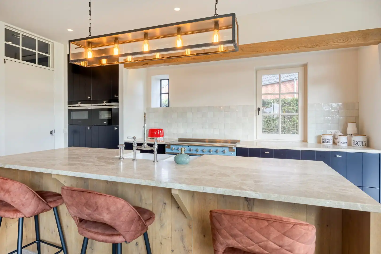 Prachtig afgewerkte villa met 4 slpks en 2 badkamers , landelijk gelegen op 1.080 m² ! foto 14