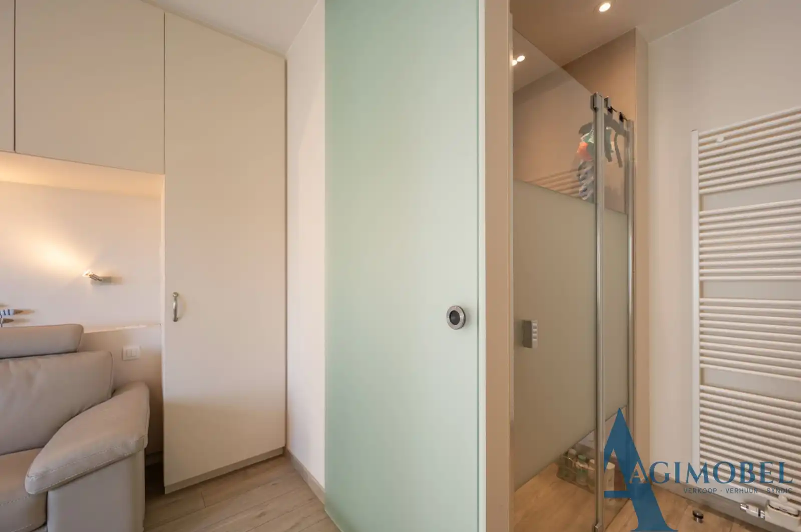 Instapklaar appartement met 3 slaapkamers op toplocatie in Duinbergen, vlakbij de Zeedijk. foto 11