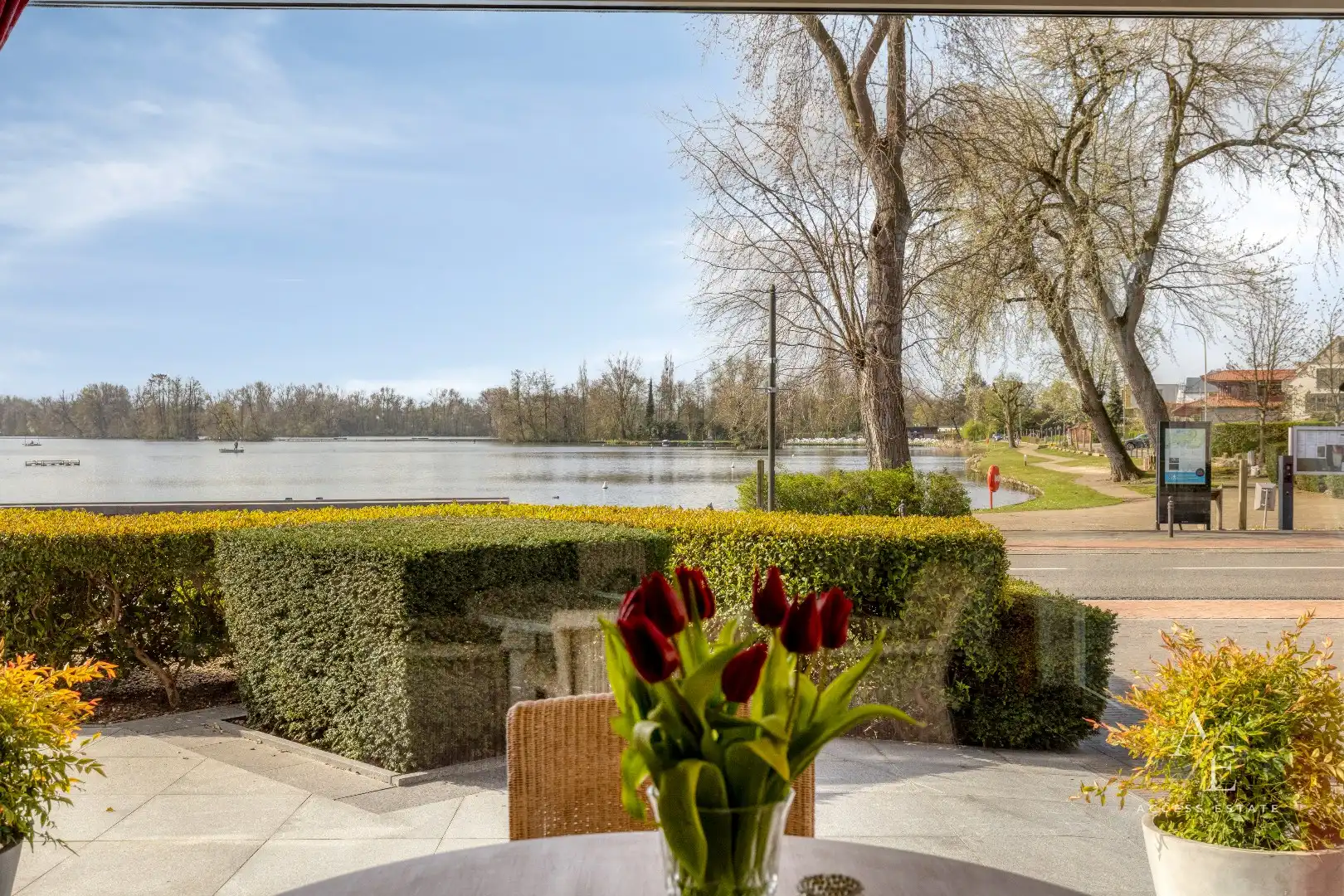 BERLARE - Instapklaar gelijkvloers appartement aan het Donkmeer! foto {{pictureIndex}}