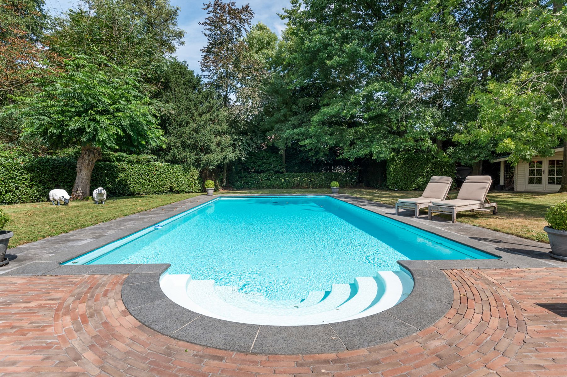 Ruime villa met aparte praktijkruimte op ca. 2.168 m2. foto 26