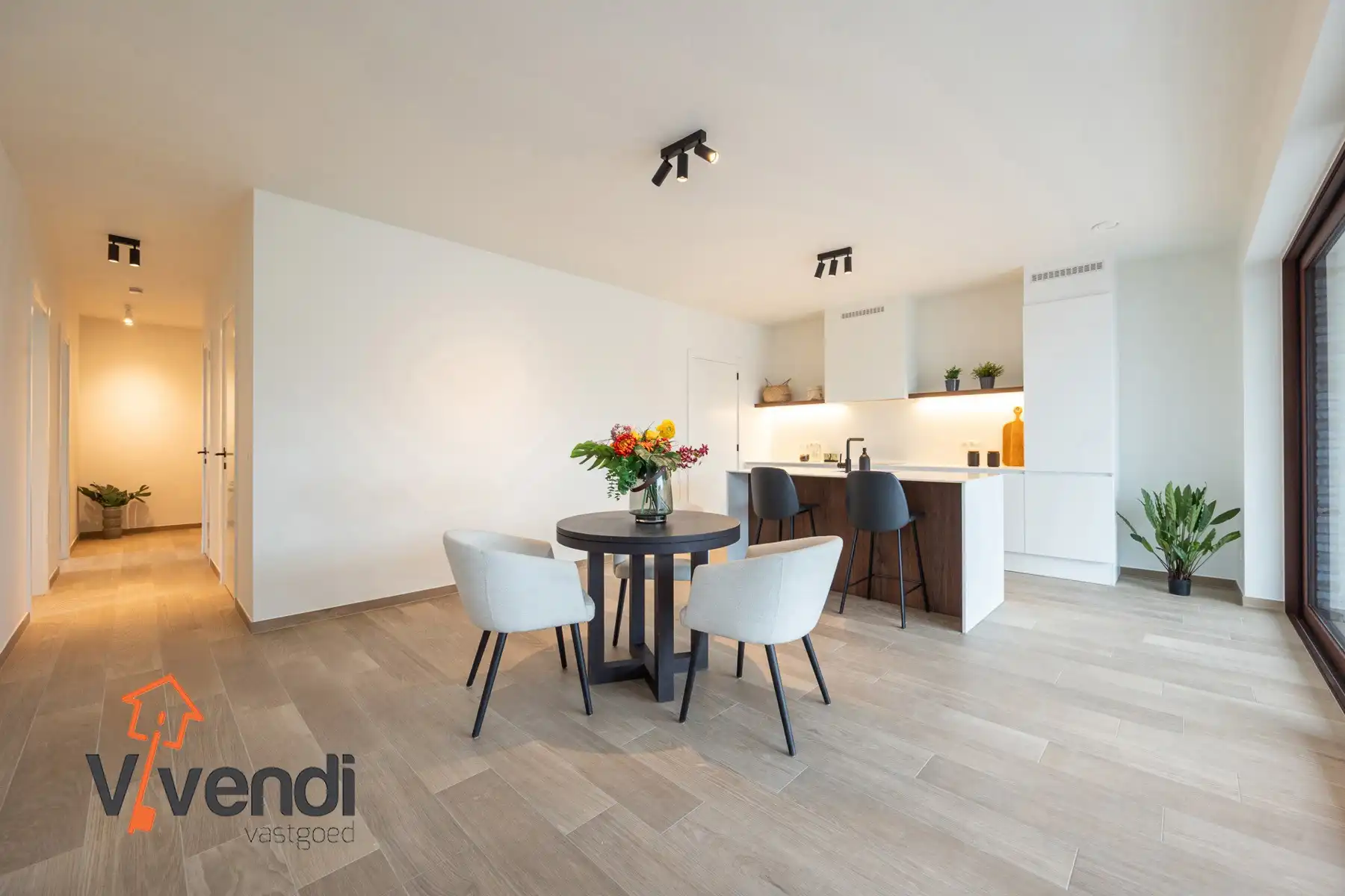 Gelijkvloers appartement van 110m² met 2slpk. foto 4